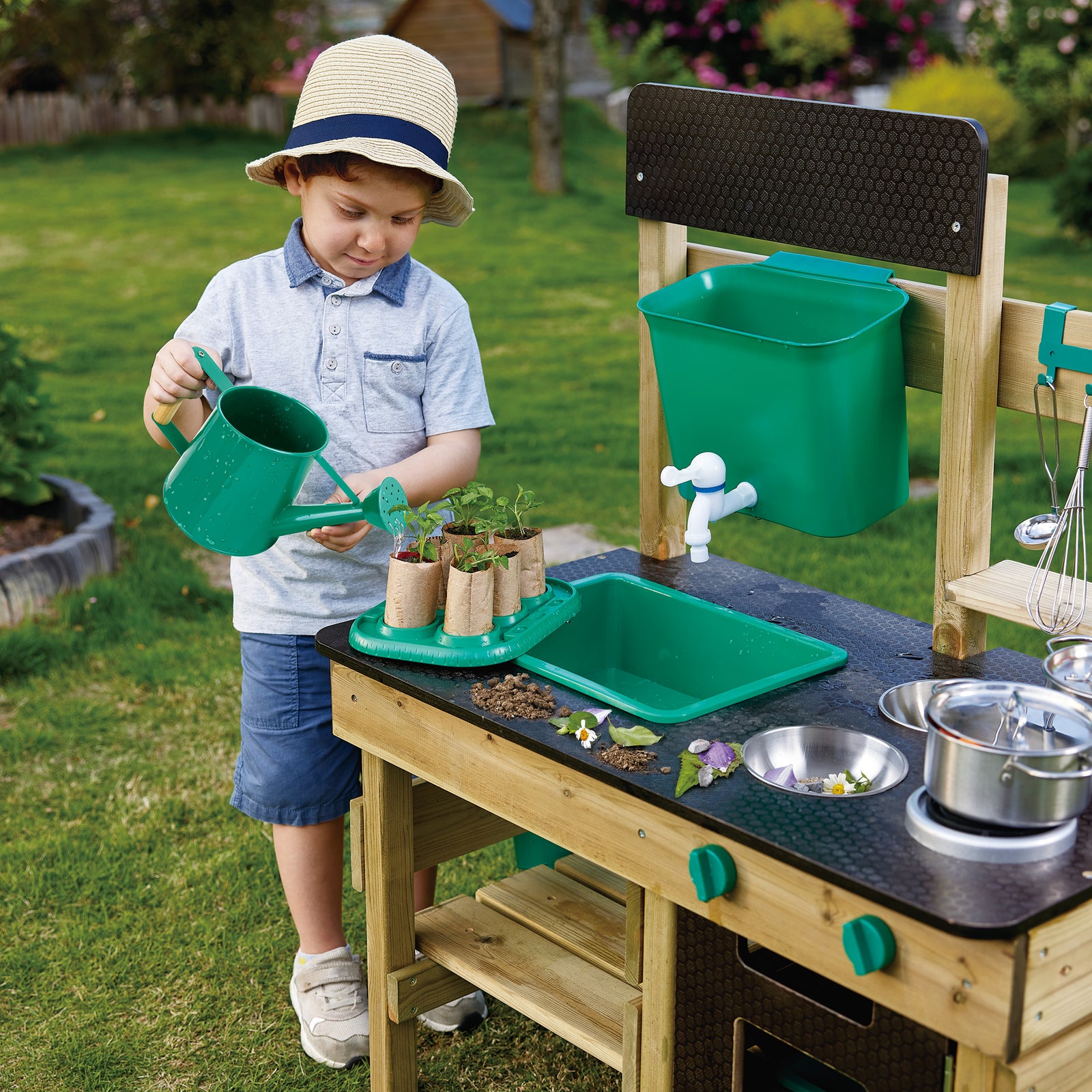 Hape Outdoor Kitchen – Hape Toys1