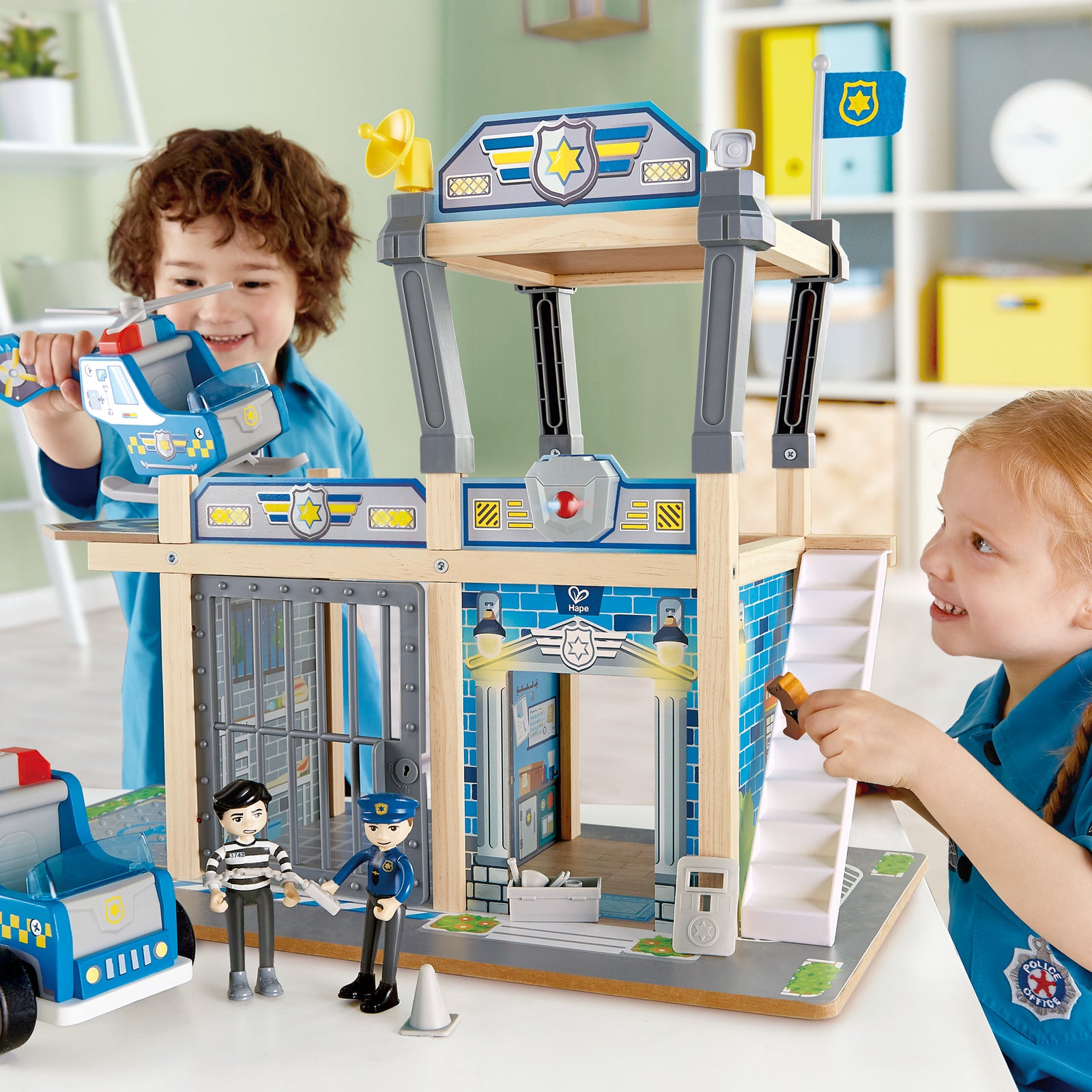 Metro Police Dept Playset – Hape Toys